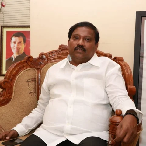 `சோனியா, ராகுல் ஏற்படுத்திய கூட்டணியை உடைக்கிறார்!’ - கராத்தே தியாகராஜனுக்கு எதிராகப் பொங்கும் நிர்வாகிகள்