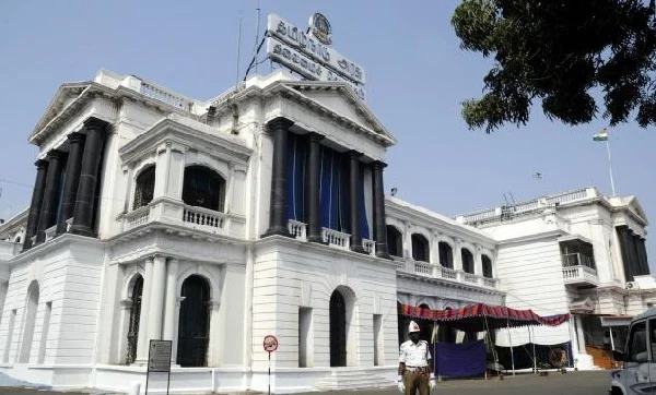 தமிழக அரசு