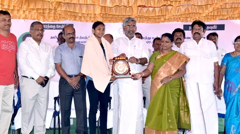 விழாவில் அமைச்சர்கள்