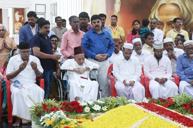 நினைவிடத்தில் அஞ்சலி செலுத்திய கலாமின் குடும்பத்தினர்