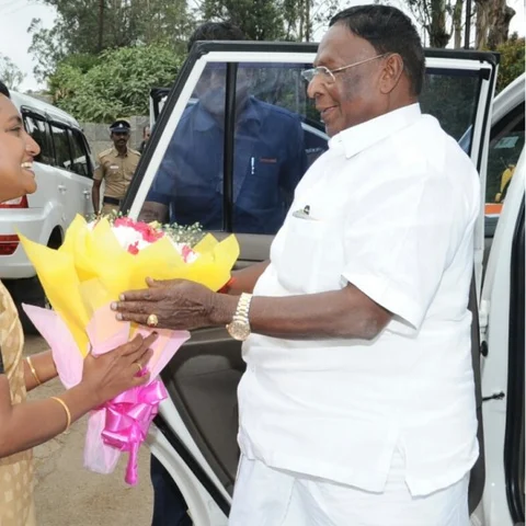 ``கிரண்பேடி மீது நடவடிக்கை எடுக்க திட்டமிட்டுள்ளோம்!’ - கொதிக்கும் நாராயணசாமி