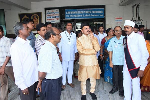 ரயில் நிலையம் அருகிலேயே தங்கும் அறை... திருப்பதியில் புதிய வசதி அறிமுகம்!