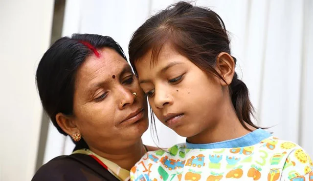 சம்பளம் 4000; மகளின் சிகிச்சைக்குத் தேவையோ 10 லட்சம்!