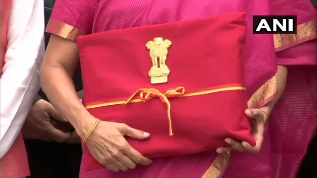 சிவப்பு நிறத் துணியில் பட்ஜெட்
