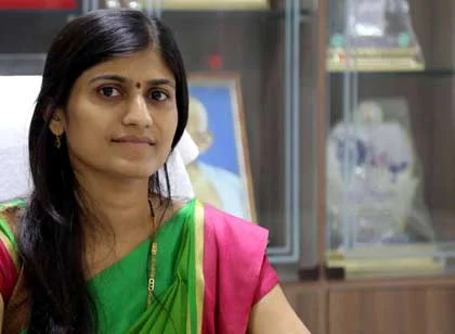 `மிரட்டல்' மஹுவா முதல் `ஓப்பன் டாக்' ஓவியா வரை... பின்னணி ஸ்பெஷல் #VikatanTop10