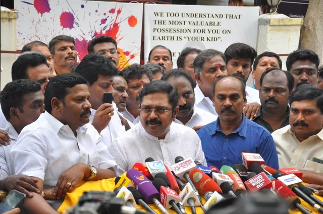 `வந்தா பார்ப்போம்!' - தங்க தமிழ்ச்செல்வன் அ.தி.மு.க-வில் இணைவது குறித்து அமைச்சர் ஜெயக்குமார்