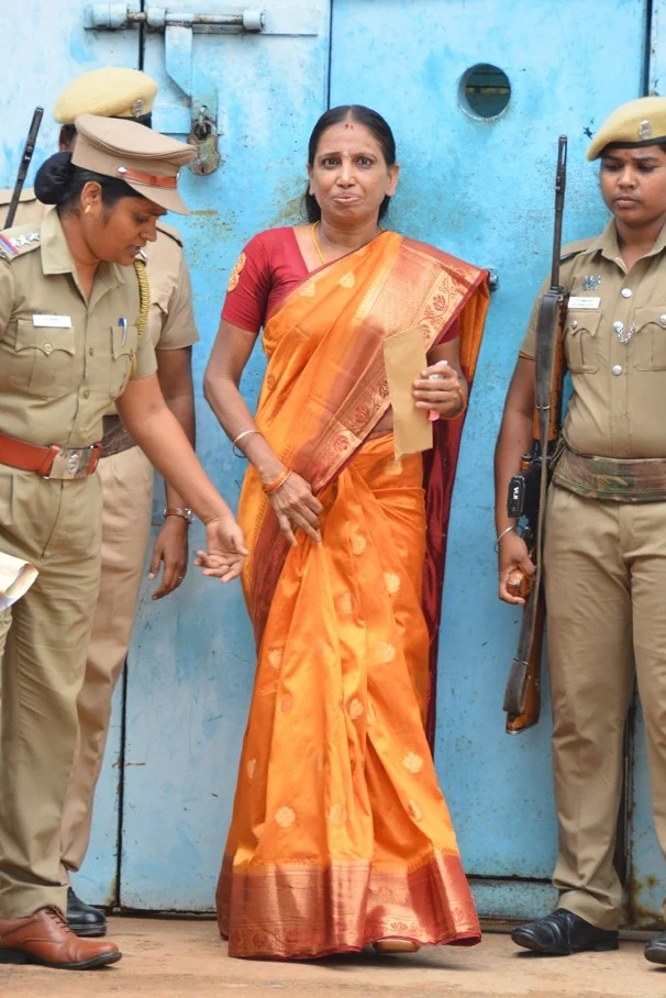 வேலூர் சிறையிலிருந்து வெளியே வந்த நளினி.