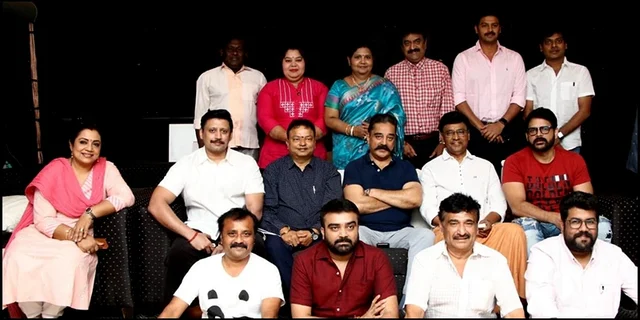 vikatan%2F2019-07%2F3079b588-5341-4503-aa01-d50b19d4b00d%2Fkamal_sankaradass_team vikatan%2F2019-07%2F3079b588-5341-4503-aa01-d50b19d4b00d%2Fkamal_sankaradass_team நடிகர் சங்கத் தேர்த்ல் சிம்பு, ராதாரவி, வைரமுத்து, விஷால், பாலா! அரையாண்டில் தமிழ் சினிமா சந்தித்த பிரச்னைகள் சிம்பு, ராதாரவி, வைரமுத்து, விஷால், பாலா! அரையாண்டில் தமிழ் சினிமா சந்தித்த பிரச்னைகள் vikatan 2F2019 07 2F3079b588 5341 4503 aa01 d50b19d4b00d 2Fkamal sankaradass team