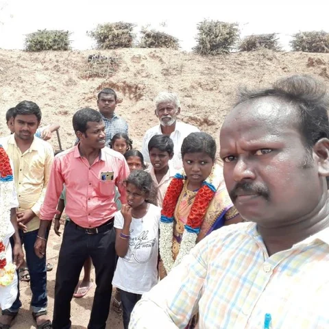 `இப்படிப் பண்ணுனா குடிநீர்ப் பஞ்சம் இந்த யுகத்துக்கு வராது!' கிராமத்தை நெகிழவைத்த அரசுப் பள்ளி ஆசிரியர்