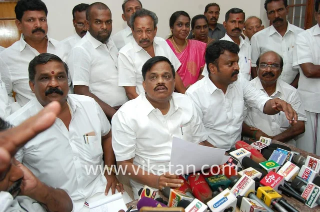 7 நாள்களுக்கு ஒருமுறை தண்ணீர் வர்ற இடம் சொல்லுங்க - செய்தியாளர்களின் கேள்வியால் ஷாக்கான தளவாய் சுந்தரம்