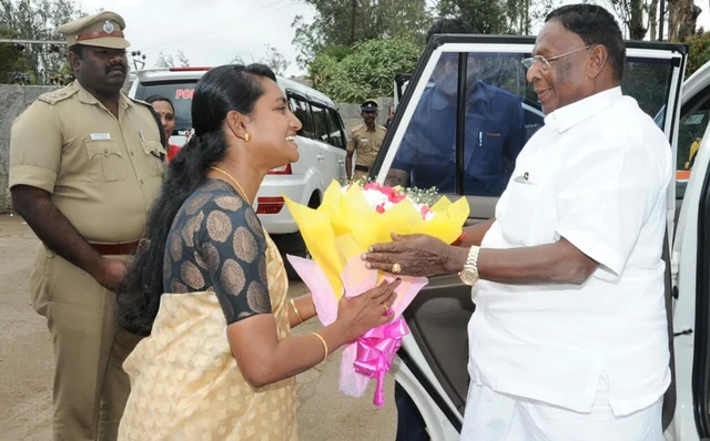 ``கிரண்பேடி மீது நடவடிக்கை எடுக்க திட்டமிட்டுள்ளோம்!’ - கொதிக்கும் நாராயணசாமி