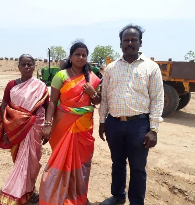 `இப்படிப் பண்ணுனா குடிநீர்ப் பஞ்சம் இந்த யுகத்துக்கு வராது!' கிராமத்தை நெகிழவைத்த அரசுப் பள்ளி ஆசிரியர்
