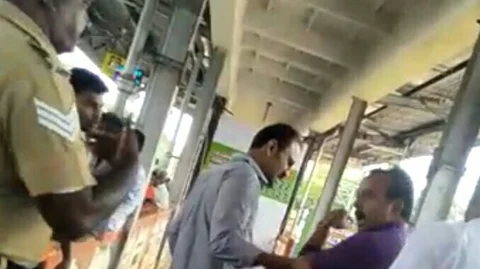 டிக்கெட் பரிசோதகரிடம் வாக்குவாதத்தில் ஈடுபட்ட போலீஸ்