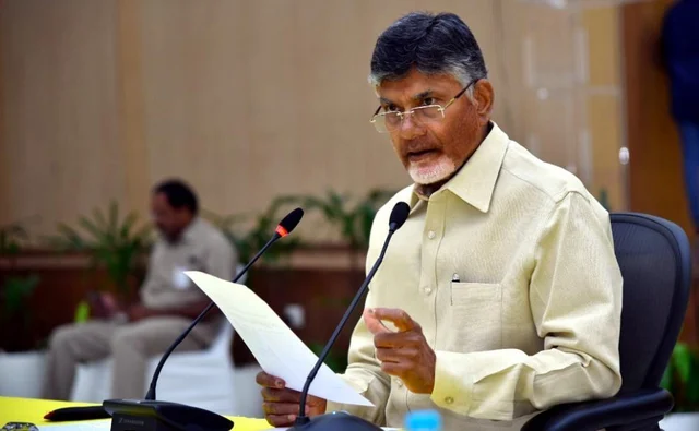 `7 நாள்களில் வீட்டைக் காலி செய்யுங்கள்!’ - சந்திரபாபு நாயுடுவுக்கு ஆந்திர அரசு நோட்டீஸ்