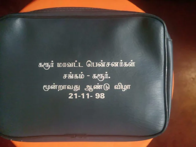 அரசுப் பேருந்தில் பையைப் பறிகொடுத்த மூதாட்டி! - திருடனிடமிருந்து மீட்ட தனியார் பேருந்து நடத்துநர்