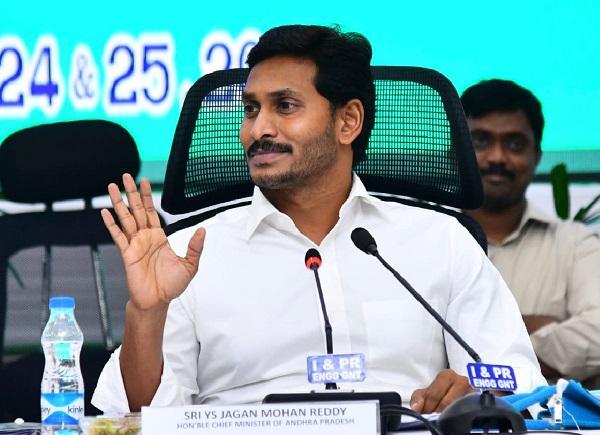 `7 நாள்களில் வீட்டைக் காலி செய்யுங்கள்!’ - சந்திரபாபு நாயுடுவுக்கு ஆந்திர அரசு நோட்டீஸ்