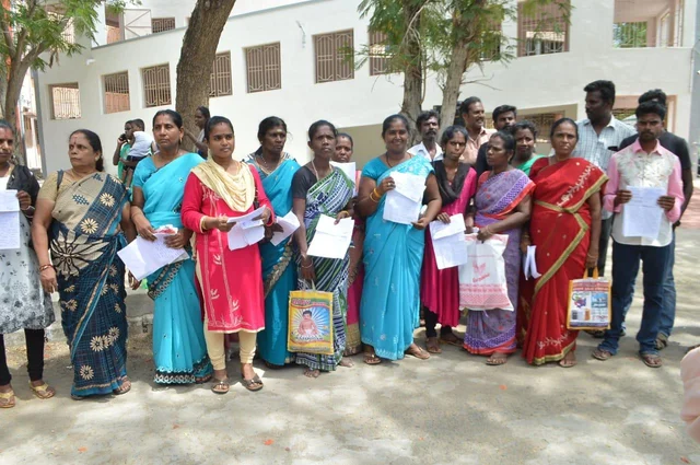‘இலங்கை செல்ல விருப்பமில்லை; இந்தியக் குடியுரிமை தாருங்கள்’- ஆட்சியரிடம் முறையிட்ட இலங்கைத் தமிழர்கள்