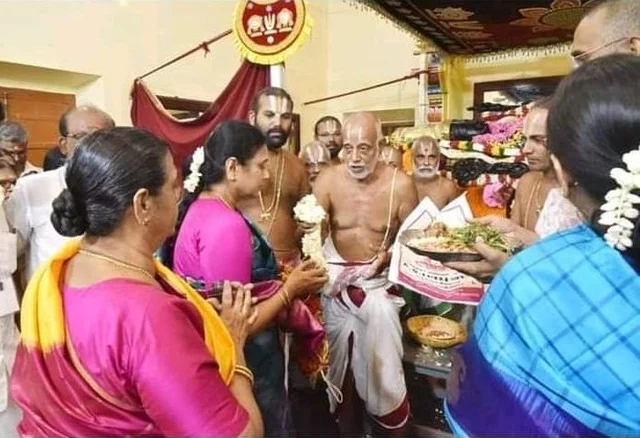 அத்திவரதரை தரிசிக்கும் துர்கா ஸ்டாலின்