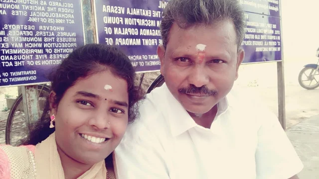 தன் அப்பாவுடன்