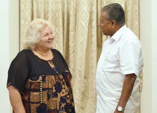 கேரள முதல்வருடன் அலெய்டா குவேரா