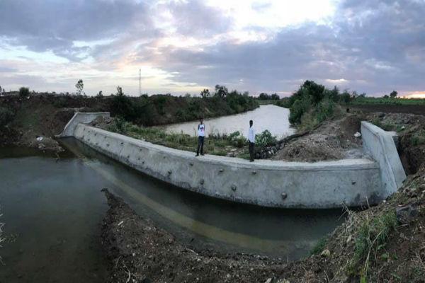 20 கி.மீ தூரம் கால்வாய்; 28 தடுப்பணைகள்... ஹல்காரா கிராமத்தை மாற்றிய தனிஒருவன்!