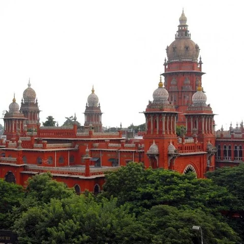 சட்டவிரோதமாக நிலத்தடி நீர் எடுத்தால் நடவடிக்கை..! - உயர் நீதிமன்றம் அதிரடி உத்தரவு