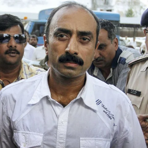 மோடியை விமர்சித்தவர்... ஐ.பி.எஸ் அதிகாரிக்கு ஆயுள் தண்டனை கிடைத்த பின்னணி!