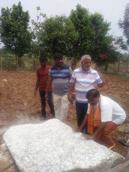 ஏலகிரியில் 11 -ம் நூற்றாண்டைச் சேர்ந்த சோழர் கால கல்வெட்டு கண்டுபிடிப்பு