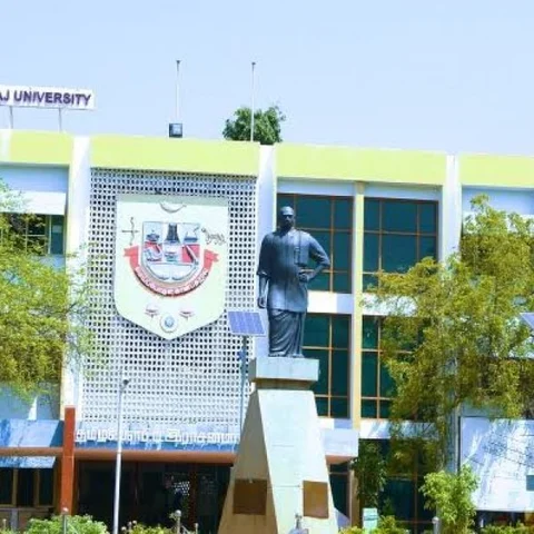 தேர்வே எழுதாதவர்களுக்கு மதிப்பெண் சான்றிதழ் - சர்ச்சையில் காமராசர் பல்கலைக்கழகம்!