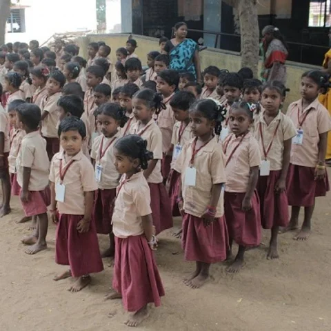 `தமிழில் தேசிய கீதம்!' - அரசுப் பள்ளி ஆசிரியையின் புதிய முயற்சி