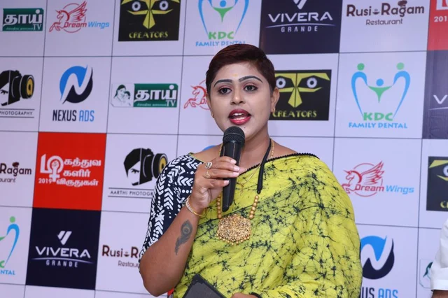 லயா