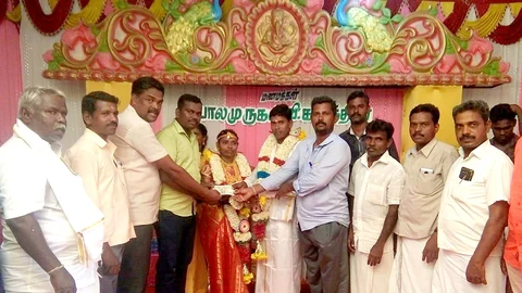 நீர் நிலைகளைத் தூர்வாருவதற்காக நிதி அளித்த புதுமணத் தம்பதி