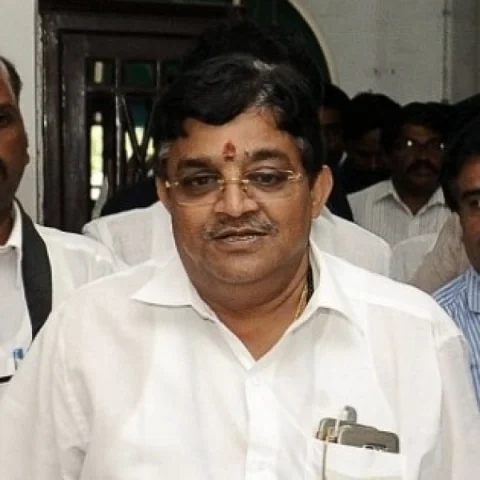 `போட்டியிட வாய்ப்பும் கிடைக்கல; பதவியும் கிடைக்கல!'- ஜெயலலிதா சமாதியில் கொந்தளித்த மைத்ரேயன்