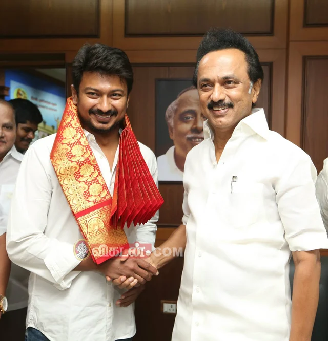 திமுக தலைவர் ஸ்டாலினுடன் இளைஞரணிச் செயலாளர் உதயநிதி