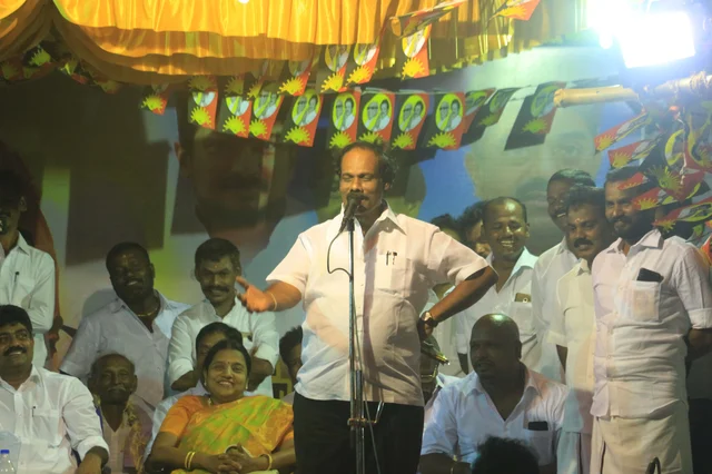 தி.மு.க கூட்டத்தில் உரையாற்றும் லியோனி