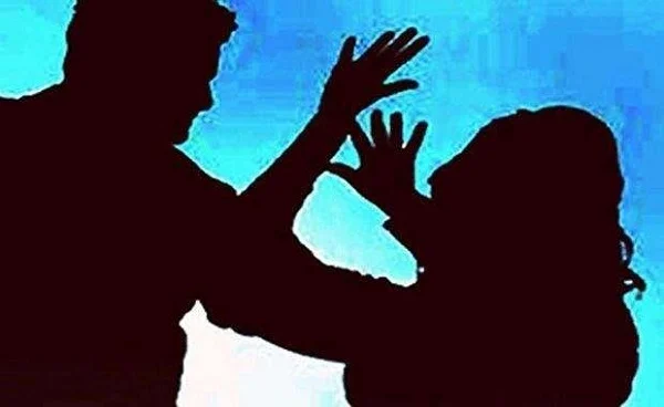 மனைவியை தாக்கிய கணவர்