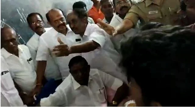 `வீடியோ எடுக்காதன்னு சொன்னா கேக்க மாட்டியா’ - பத்திரிகையாளர்களைத் தாக்கிய ஈரோடு எம்.எல்.ஏ மகன்