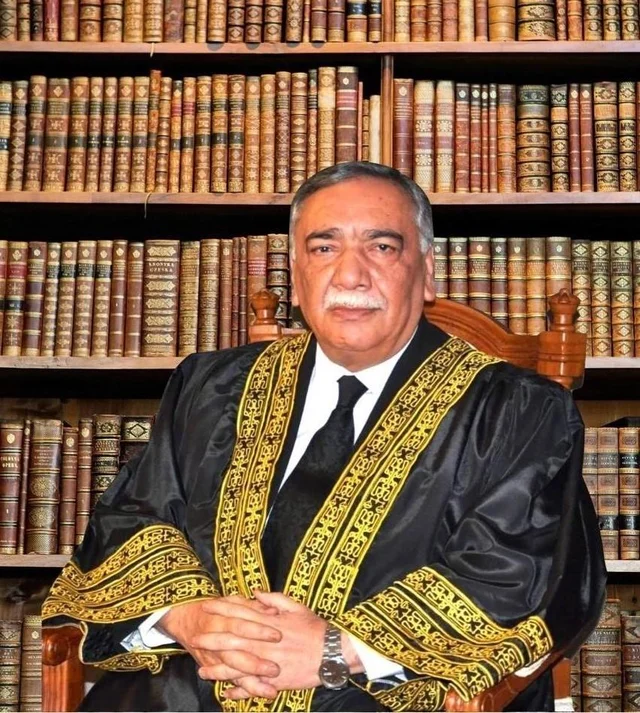 `பொருளாதாரம் முதல் கிரிக்கெட் வரை எல்லாமே ஐ.சி.யூ-வில்! - நொந்துகொள்ளும் பாகிஸ்தான் தலைமை நீதிபதி
