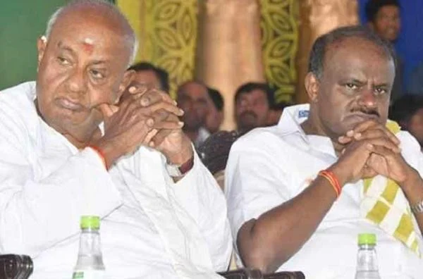 கண்ணி வைத்துக் காத்திருக்கும் எடியூரப்பா... கர்நாடகாவிலும் அவுட்டாகிறது காங்கிரஸ்!