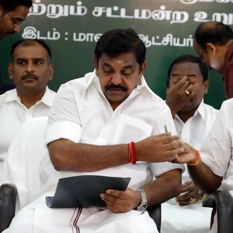 `அன்புமணிக்கு ராஜ்ய சபா சீட் கிடைக்குமா?' - அ.தி.மு.க தலைமையில் நடக்கும் விவாதம்
