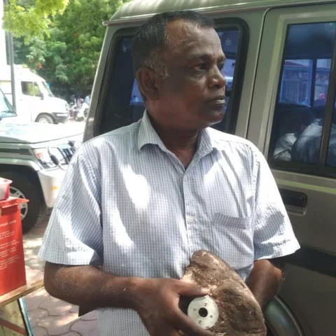 இஸ்ரோ, நாசா கவனத்துக்கு.... விண்கல்லைக் கொண்டு வந்த கோவை பிரமுகர்