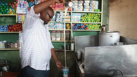 டீ ஆற்றும் இன்ஜினீயர் கார்த்திக்