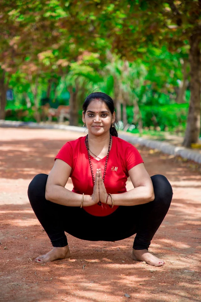 பணிக்குச் செல்லும் பெண்களுக்குப் பலன் தரும் 10 ஆசனங்கள் ... சர்வதேச யோகாதினப் பகிர்வு! #WorldYogaDay