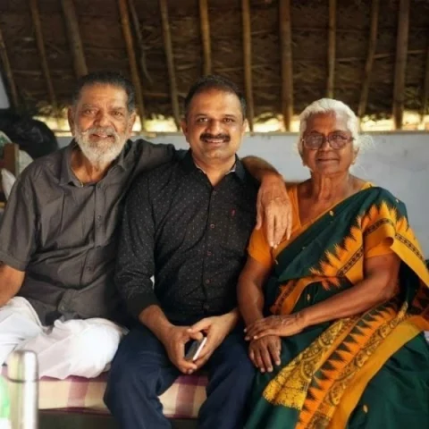 பெற்றோருடன் பேரறிவாளன்