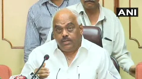கர்நாடக சபாநாயகர் ரமேஷ்
