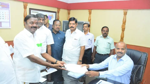 வேட்புமனு தாக்கல் செய்த ஏ.சி.சண்முகம்.