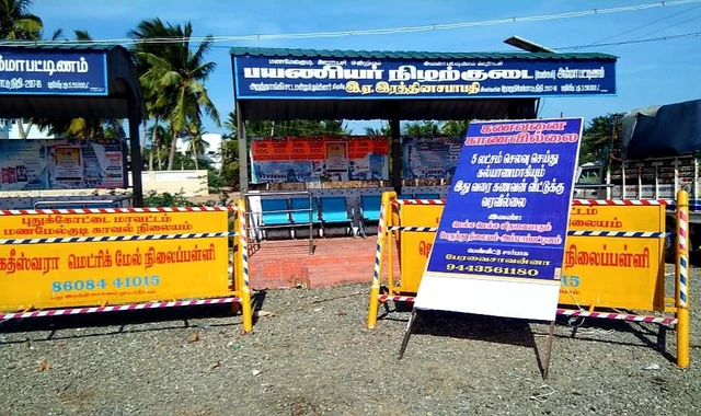 `5 லட்சம் செலவுசெய்து கல்யாணம் பண்ணினேன், இதுவரை கணவன் வீட்டுக்கு வரல!' -அதிகாரிகளை அதிரவைத்த பேனர்