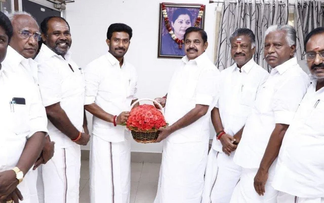 எடப்பாடியை ரவீந்திரநாத் சந்தித்தபோது...
