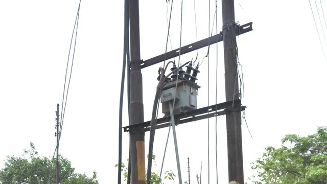 மின் கம்பம்