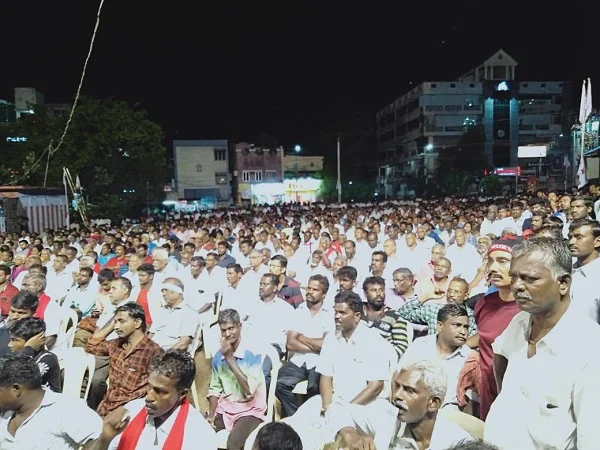 விழாவில் பங்கேற்ற கூட்டத்தின் ஒரு பகுதி